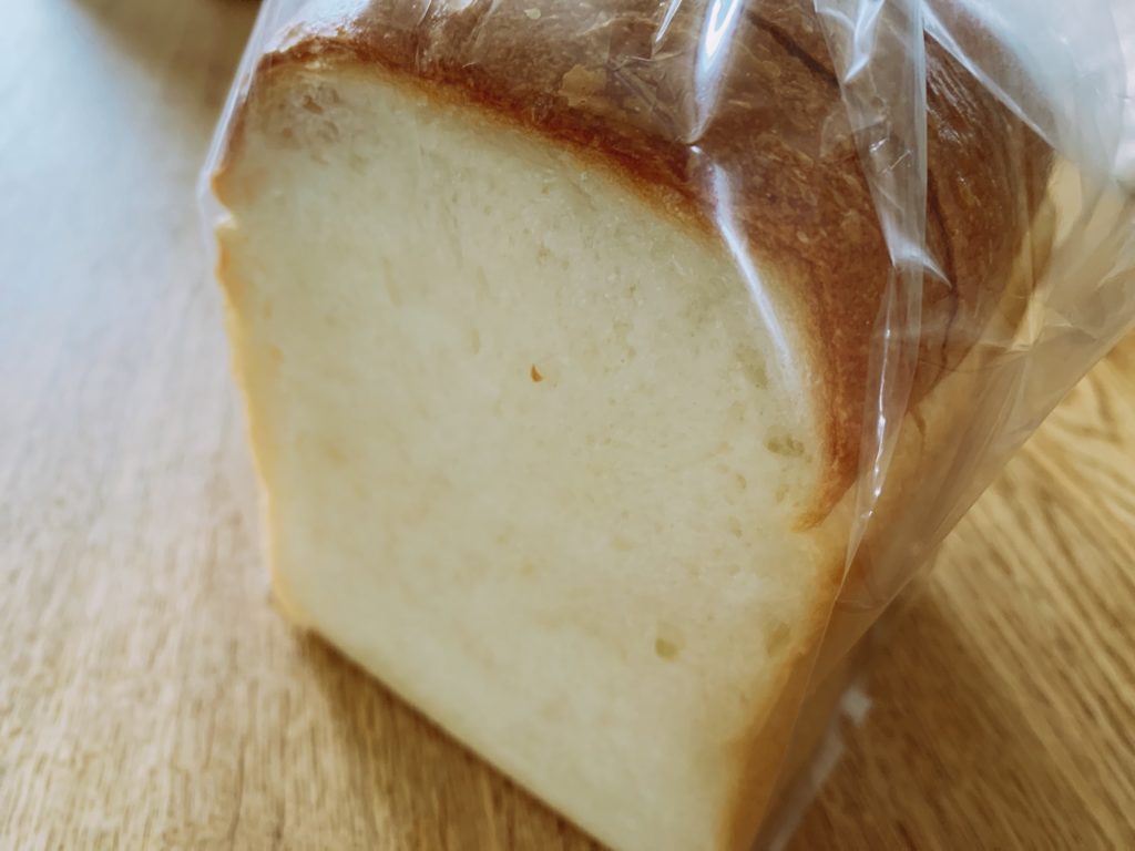 伊丹シロクマドーナツの白い食パン